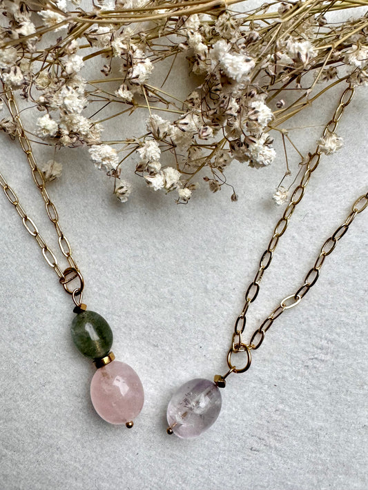 Limited Edition – Halskette mit Naturstein-Anhängern & vergoldeter Gliederkette – handgefertigt