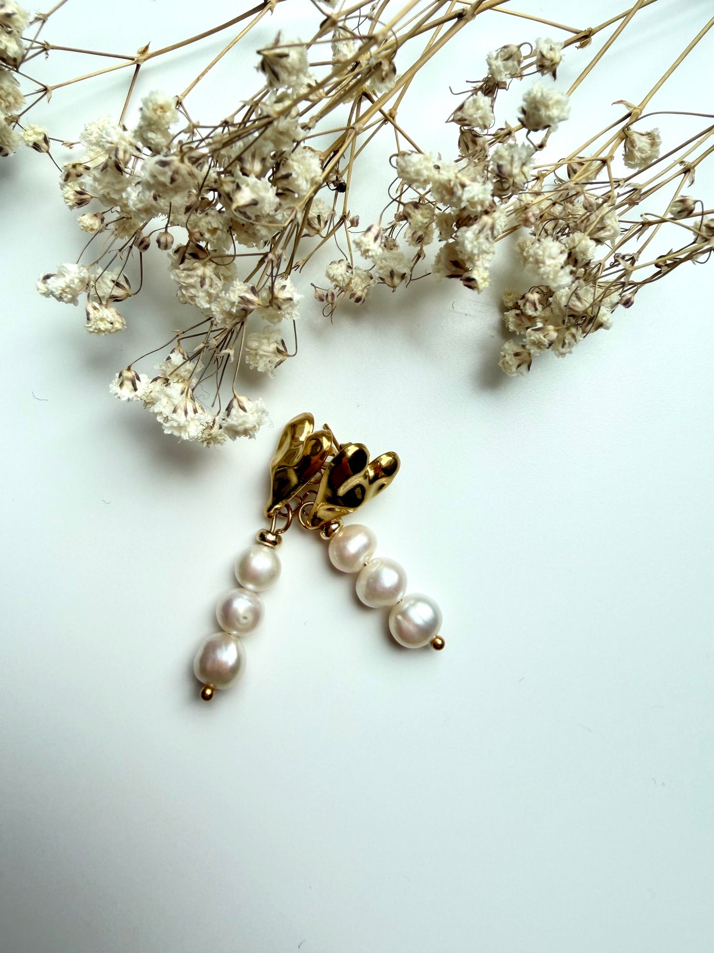 Golden Heart Pearl – Earrings with Heart Detail & Freshwater Pearls – Handmade