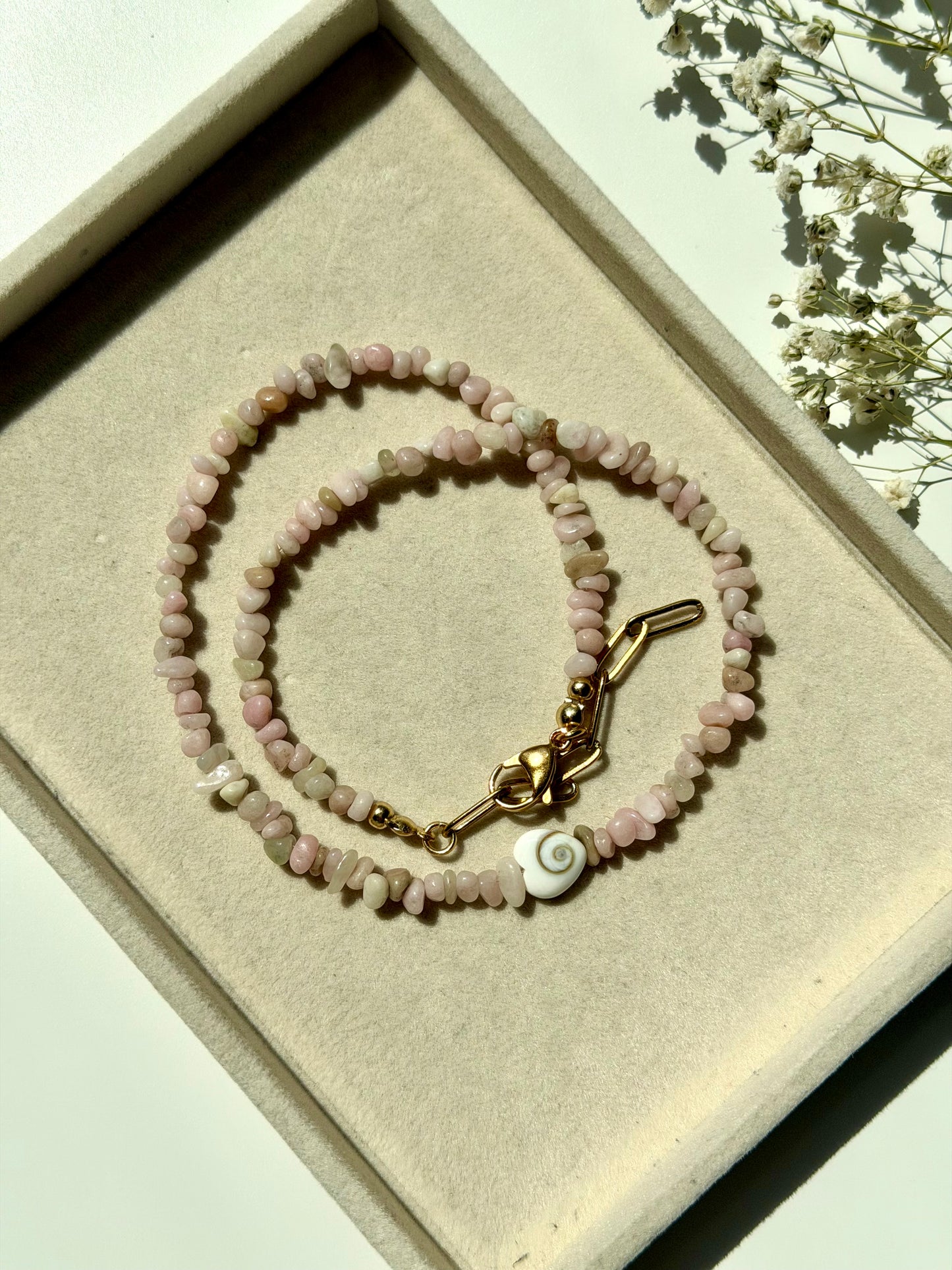 Shiva Eye – Halskette mit Opal Natursteinen & Shiva Auge Muschel – handgefertigt