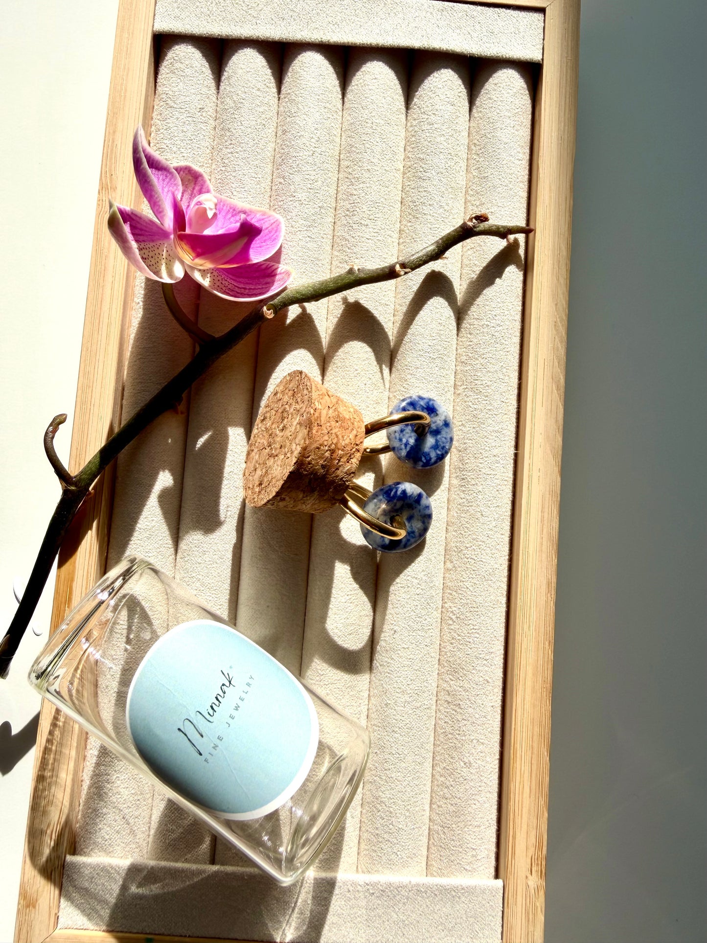 Stone Circle – Gold-plated hoop earrings with natural stone donut pendants – handmade