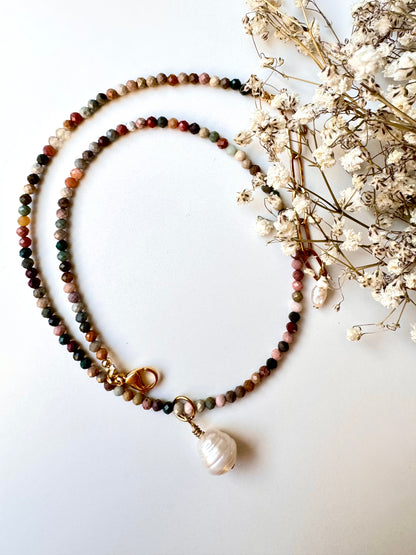 Halskette mit 3 mm Jaspis-Perlen & Barockperle