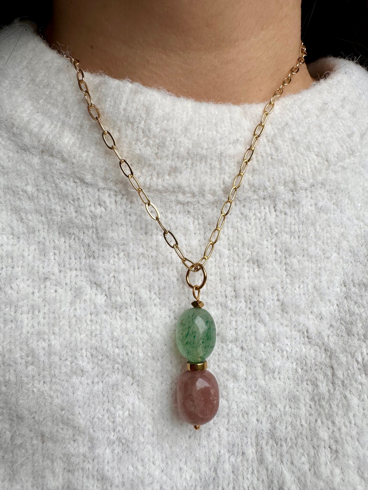 Limited Edition – Halskette mit Naturstein-Anhängern & vergoldeter Gliederkette – handgefertigt