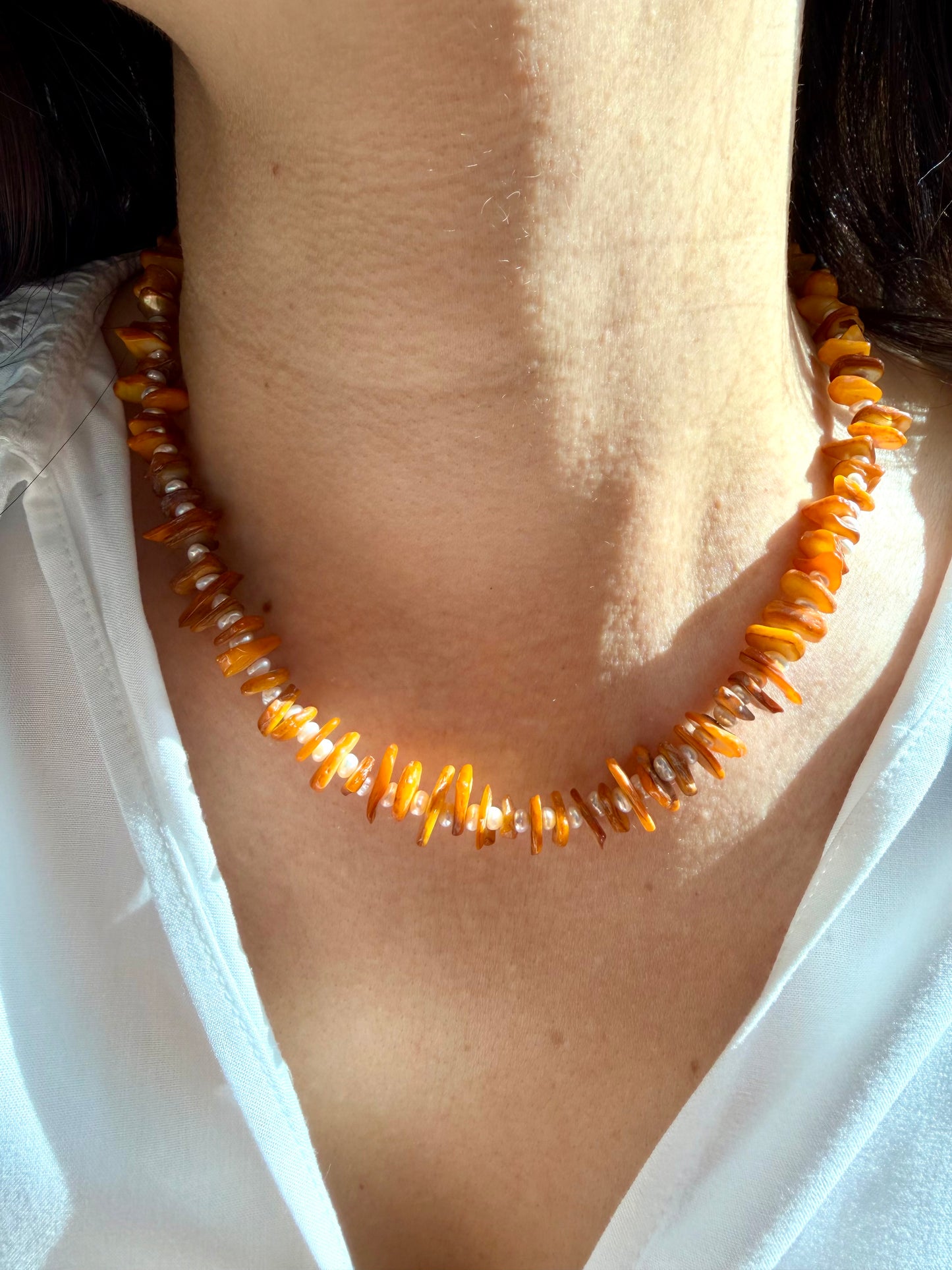 Sunset Pearl – Muschelperlen Halskette mit Süßwasserperlen handgefertigt