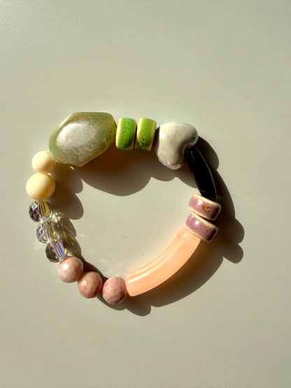 Soft Mosaic – Armband mit Keramik-, Acryl- und Glasperlen – handgefertigt