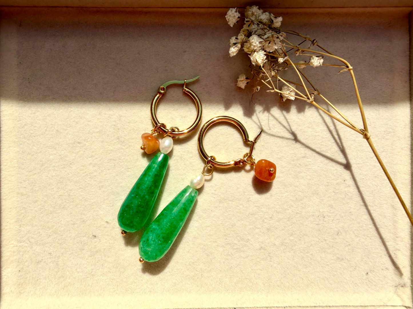 Stone Drip – Gold-plated hoop earrings with gemstone drops &amp; pearls – handmade