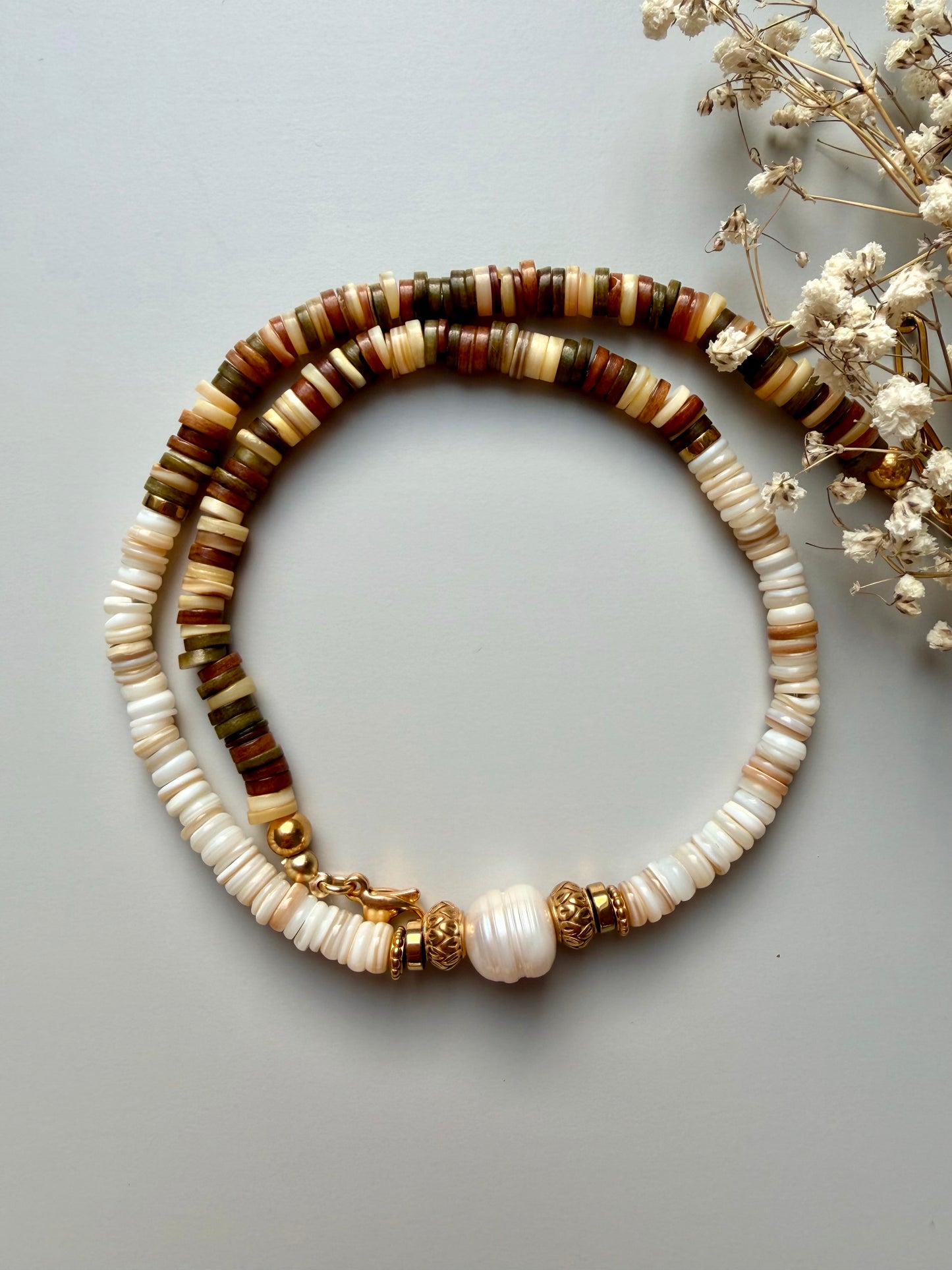 Earth Shell – Necklace made of shell beads &amp; natural tones – handmade