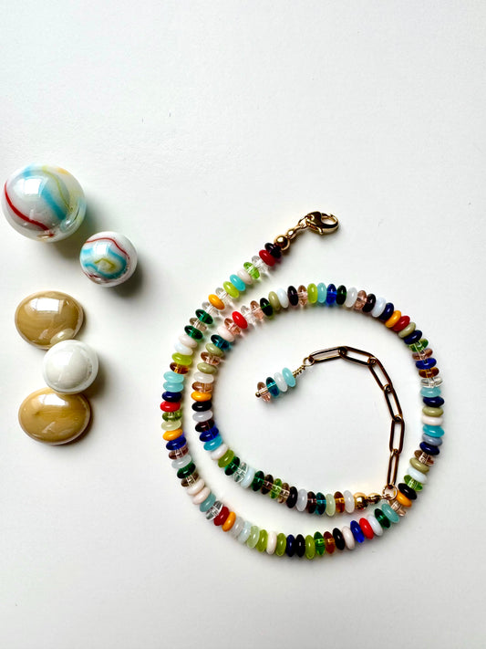 Colorful Bead Necklace – Halskette mit bunten Glasperlen und 18k vergoldeten Details