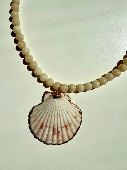 Ivory Shell – Naturstein Halskette mit Muschel-Anhänger – handgefertigt