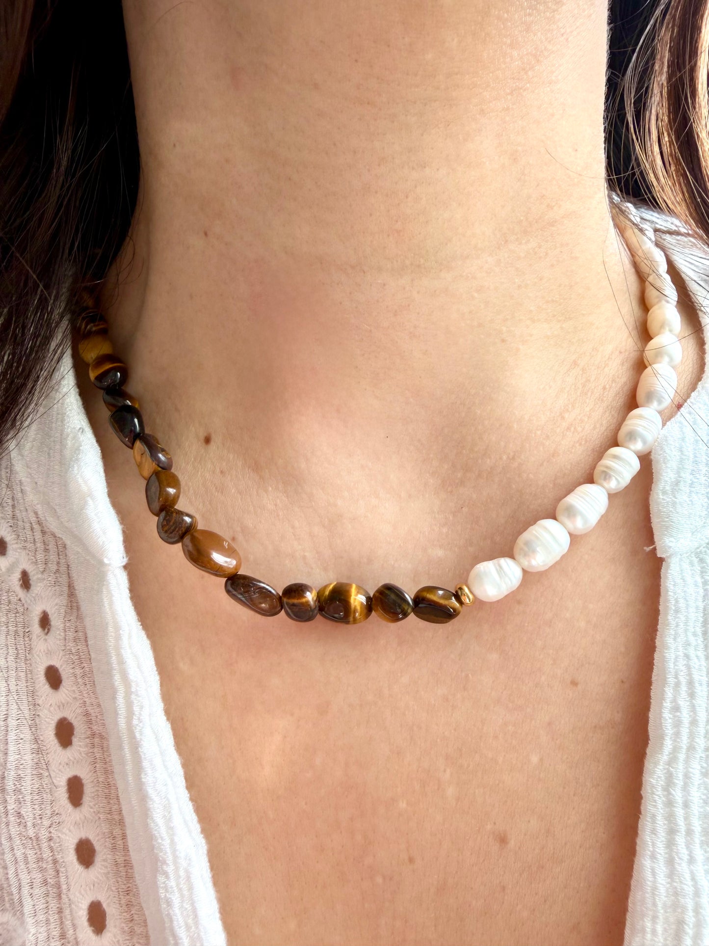 Tiger Pearl – Halskette mit Tigerauge & Süßwasserperlen – handgefertigt