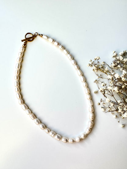 Klassische Perlenkette mit Süßwasserperlen • 18k vergoldeter Knebelverschluss