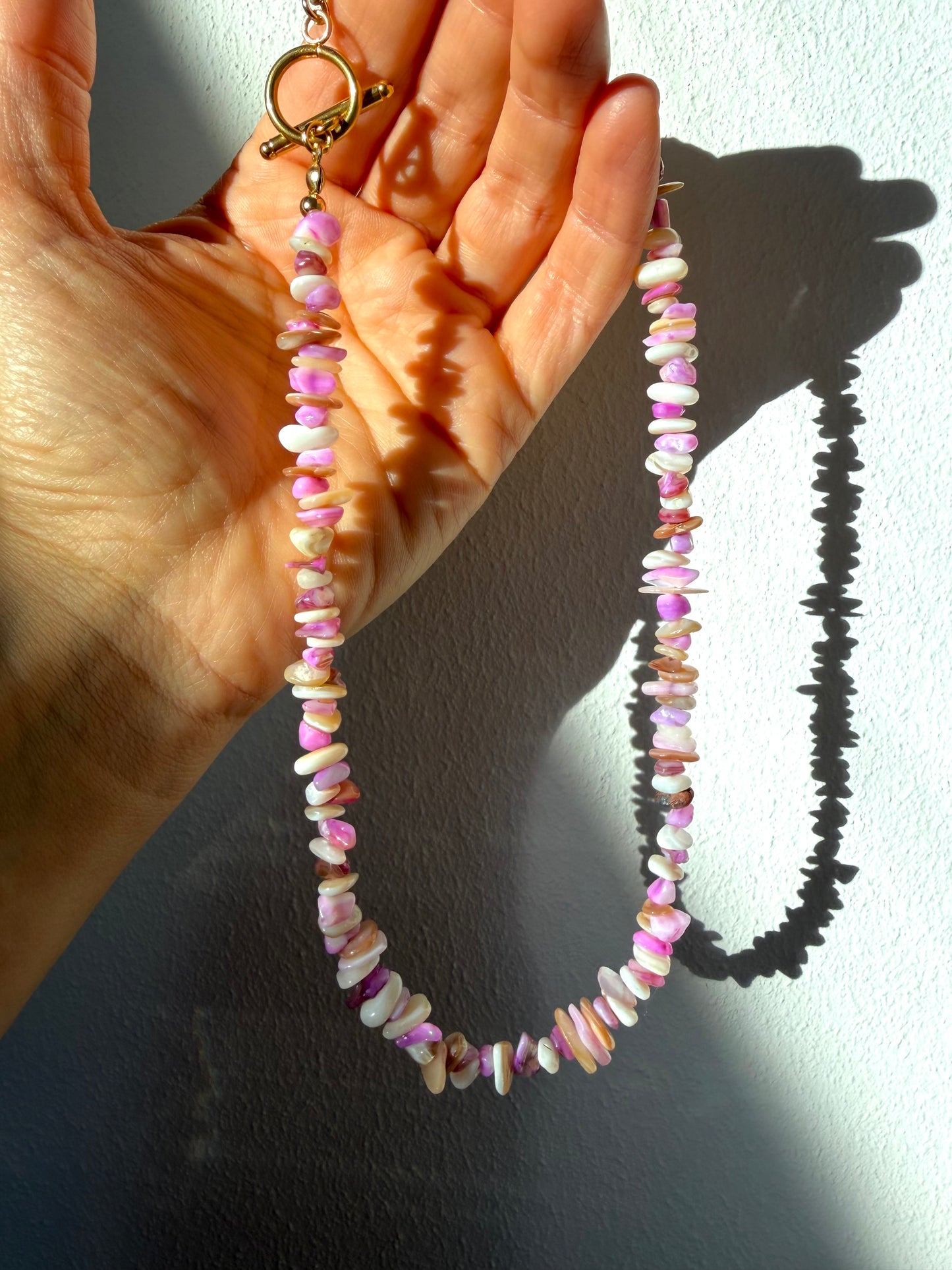 Pink Shell Glow – Muschel Kette in Pink- & Creme-Tönen – handgefertigt