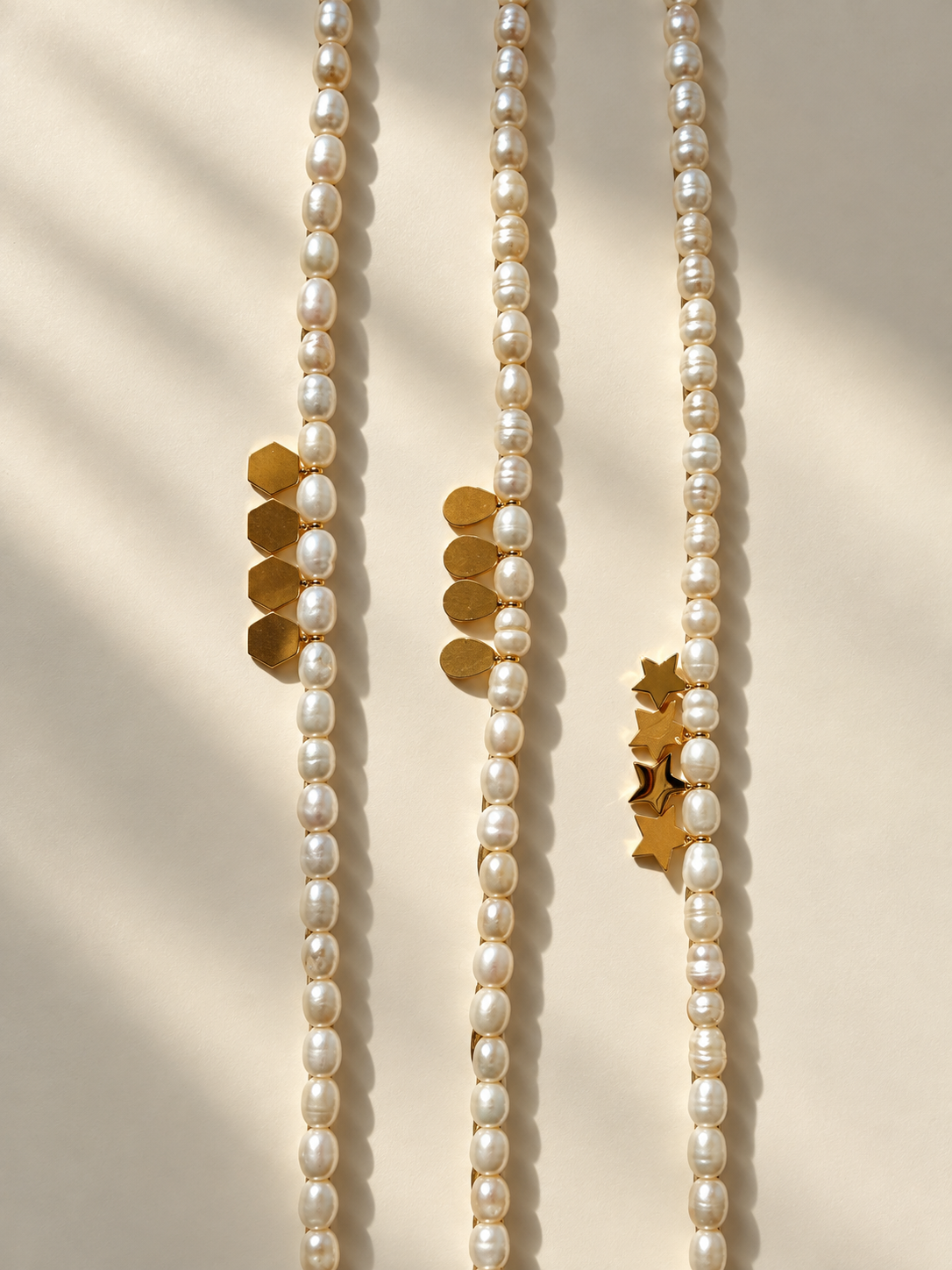 Golden Pearl – Süßwasserperlen Halskette mit goldenen Anhängern – Ansicht 10