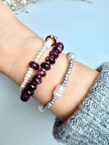 Mushroom Pearl – Süßwasserperlenarmband mit Pilzmotiv – handgefertigt