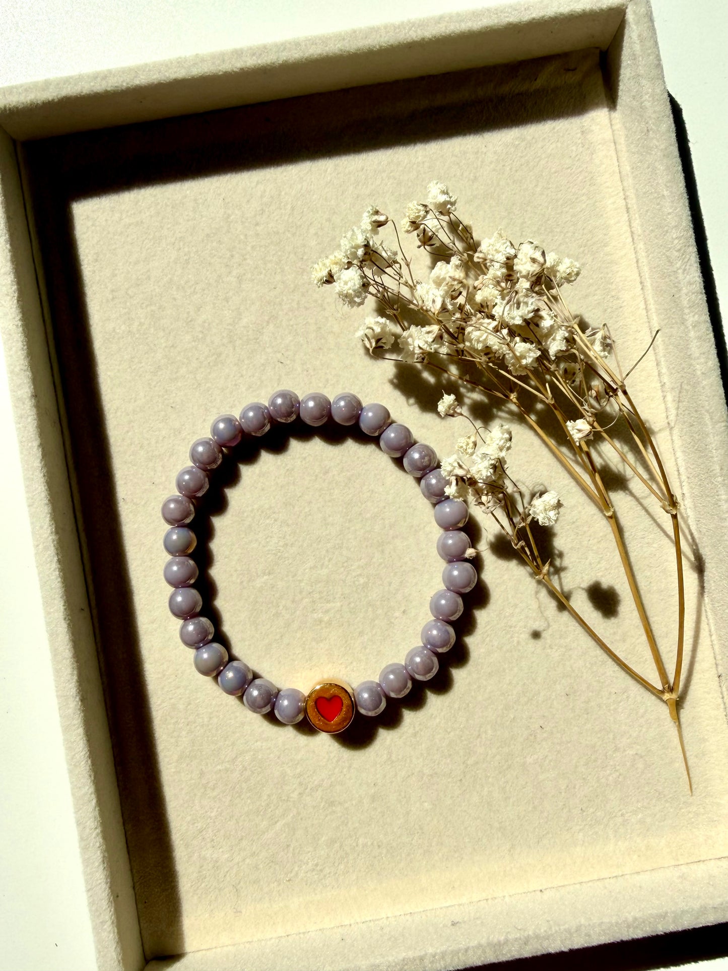 Glass Heart – Armband mit bunten Glasperlen & Herz Motiv – handgefertigt