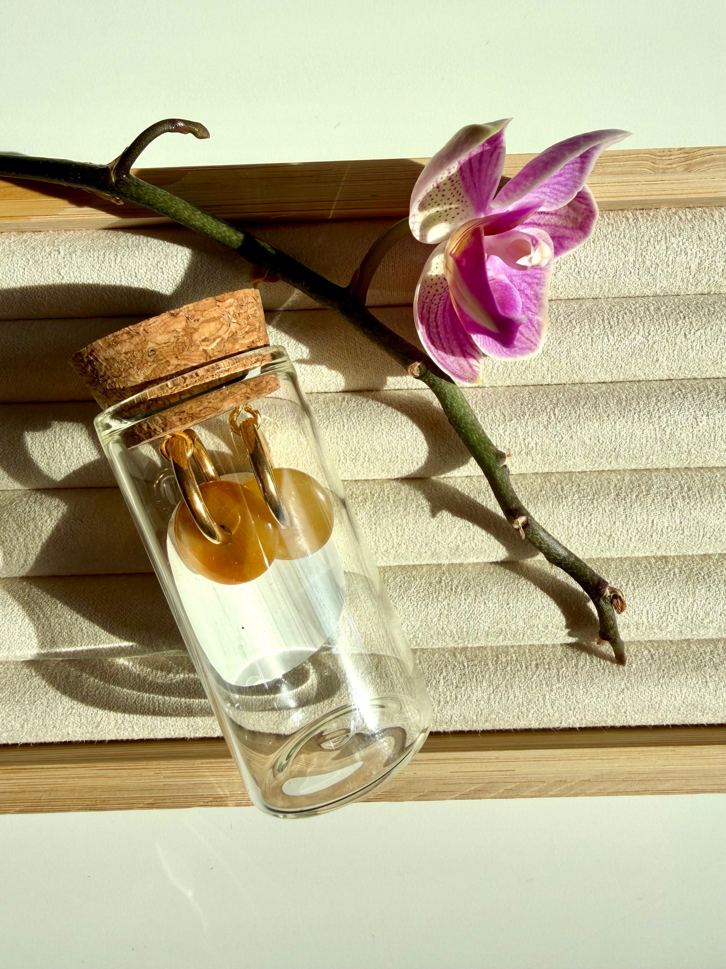 Stone Circle – Gold-plated hoop earrings with natural stone donut pendants – handmade