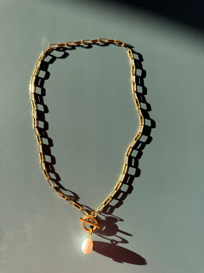 Pearl Drop – Halskette mit Süßwasserperle & Knebelverschluss – handgefertigt