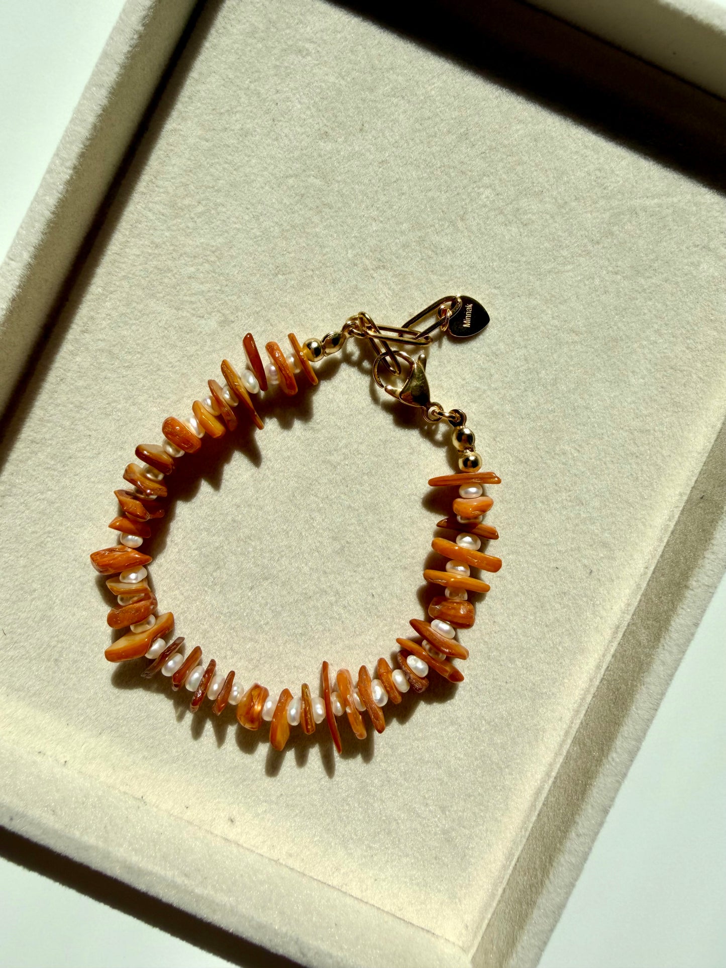 Sunset Pearl – Muschelperlen Armband mit Süßwasserperlen handgefertigt