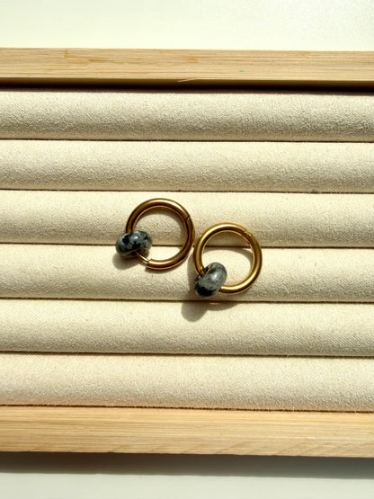 Mini Stone Circle – Ohrringe mit Donut Edelstein-Anhängern & Edelstahl 18k vergoldet