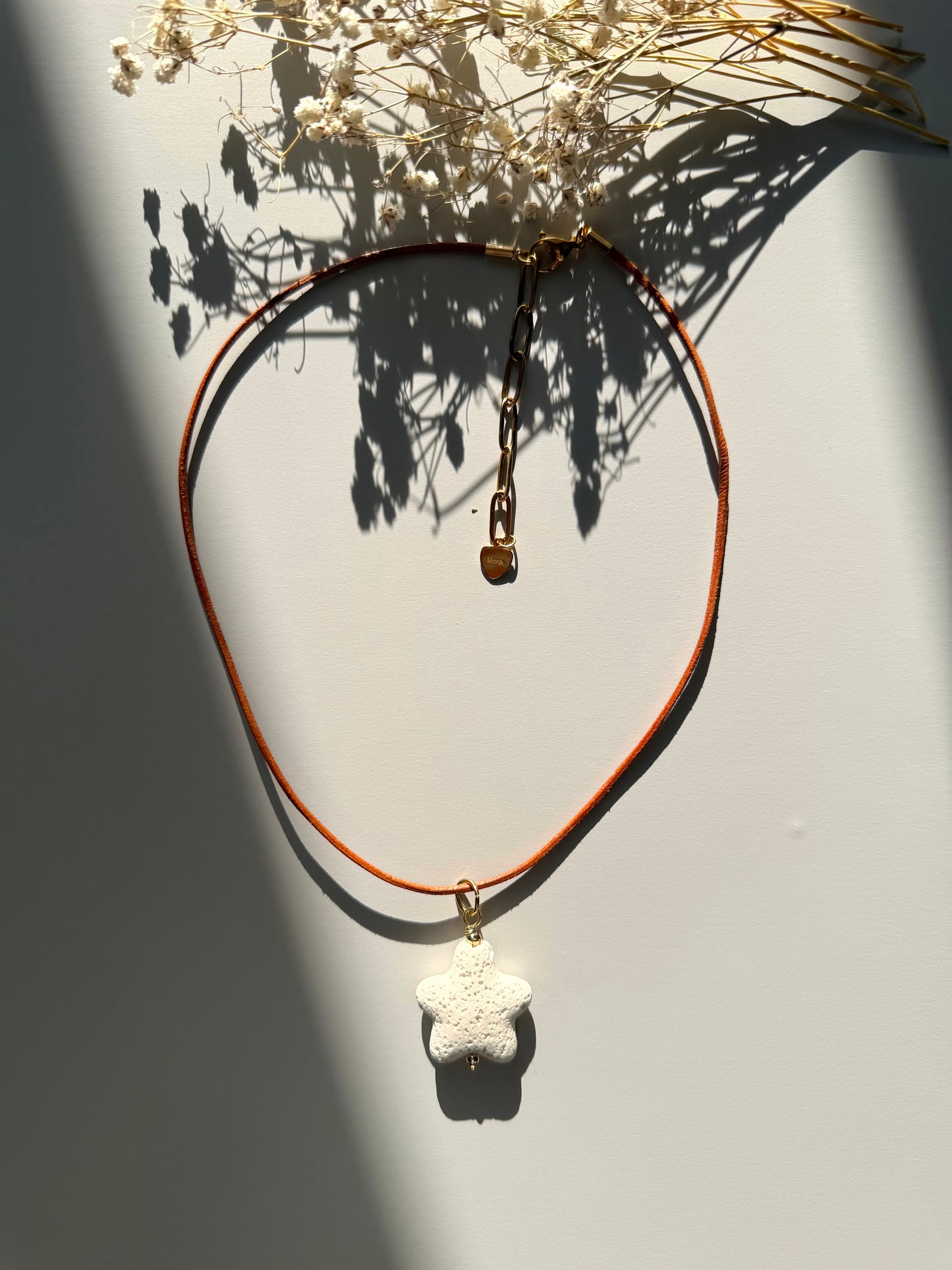 Ocean Star – Lava Stern Anhänger an Lederband – handgefertigt