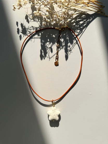 Ocean Star – Lava Stern Anhänger an Lederband – handgefertigt