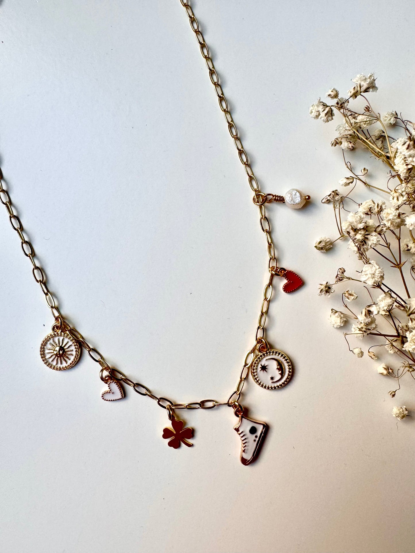 Lucky Charm Necklace – 18k vergoldete Halskette mit Symbolanhängern