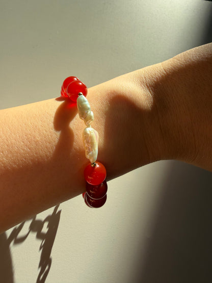Red Lady – Bracelet made of red agate with freshwater pearls – handmade