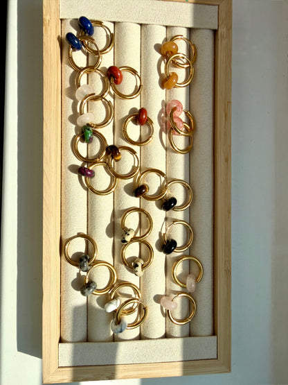 Mini Stone Circle – Ohrringe mit Donut Edelstein-Anhängern & Edelstahl 18k vergoldet