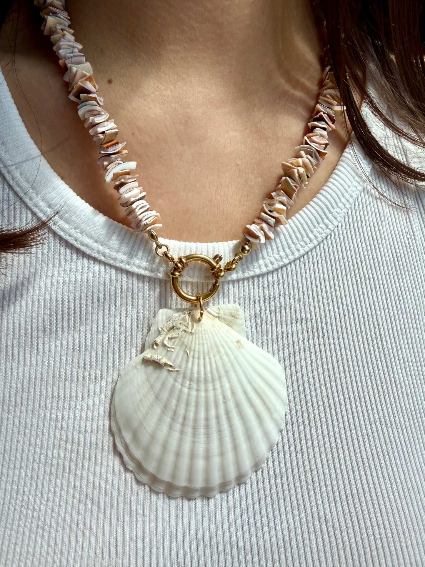 Shell Reef – Muschel Halskette mit großer Naturmuschel – handgefertigt