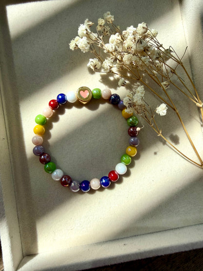 Glass Heart – Armband mit bunten Glasperlen & Herz Motiv – handgefertigt