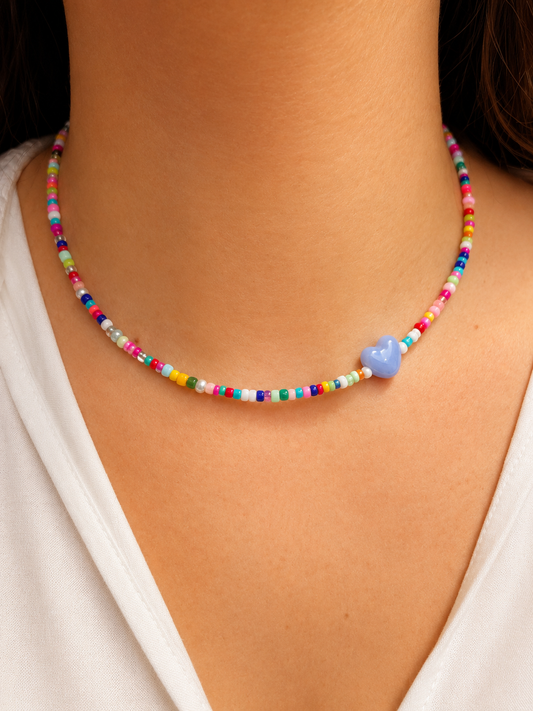 Happy Pearls No. 10 – Bunte Halskette mit Keramikherz – handgefertigt