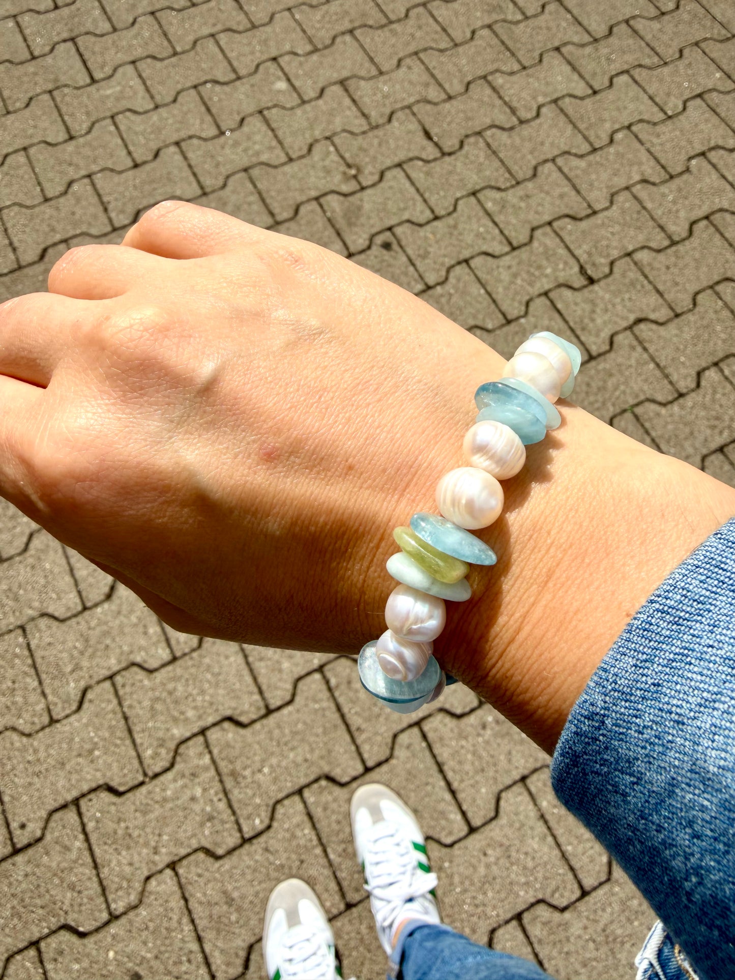 Sea Breeze Armband mit Süßwasserperlen & Aquamarin – handgefertigt