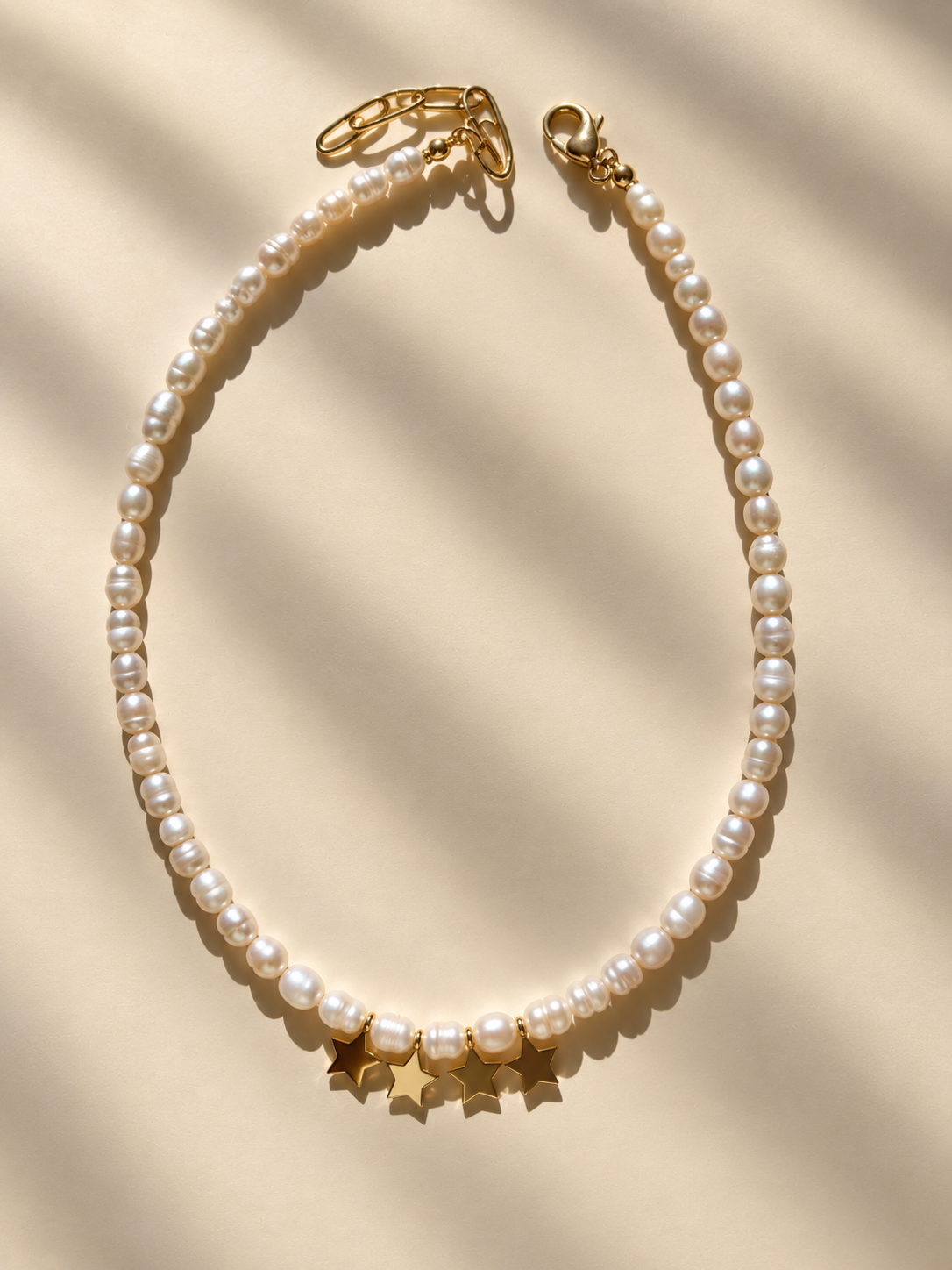 Golden Pearl – Süßwasserperlen Halskette mit goldenen Anhängern – Ansicht 6