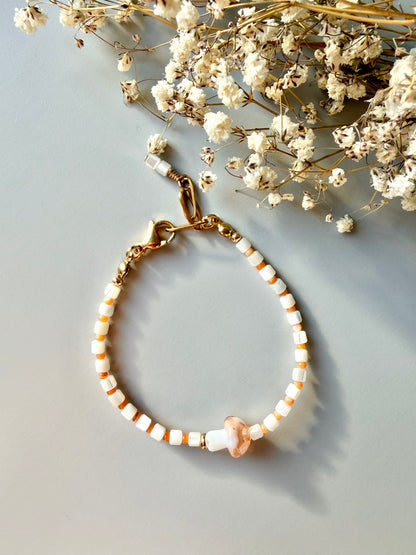 Mushroom Glow – Glass bead bracelet with mushroom pendant – handmade