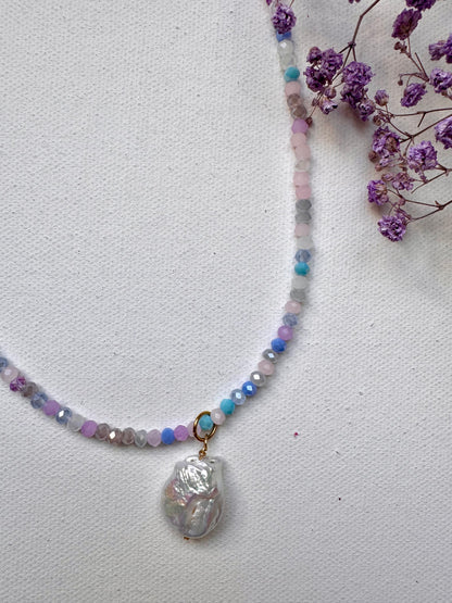 Pastellfarbene Edelstein-Halskette mit Barockperle • 4 mm Perlen