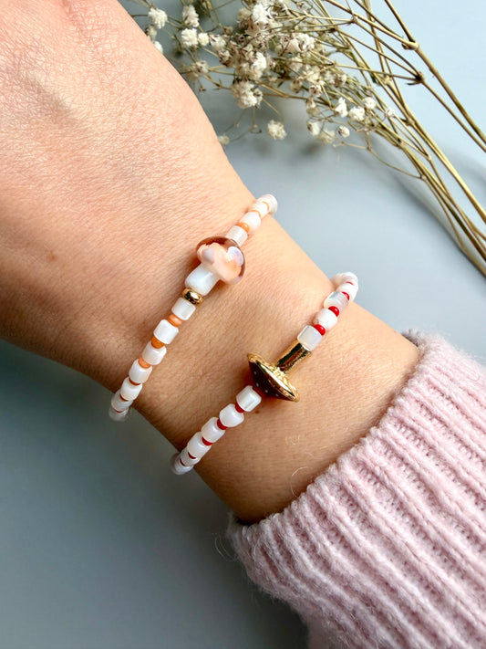 Mushroom Glow – Glasperlen-Armband mit Pilzanhänger – handgefertigt