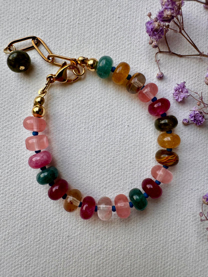 Buntes Turmalin-Armband mit Abakus-förmigen Edelsteinperlen & goldenen Details