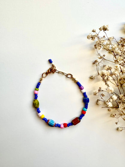 Buntes Miyuki-Perlen-Armband mit 18k vergoldeten Details – handgefertigt