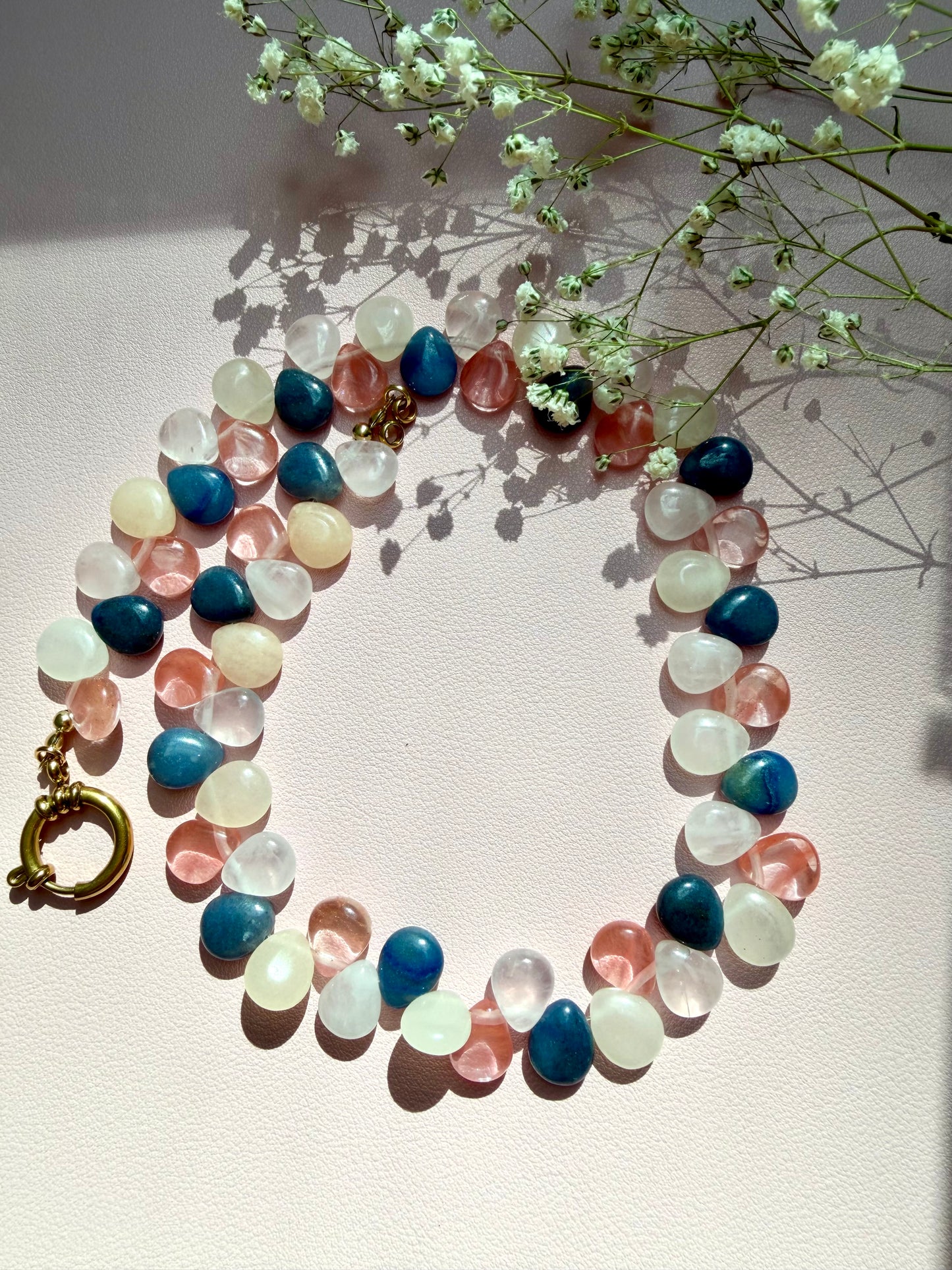 Berry Moon Halskette mit Rosenquarz, Kirschquarz & blauem Aventurin – handgefertigt