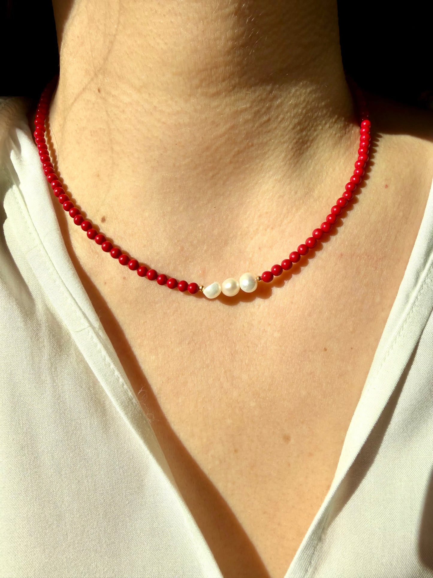 Delicate coral necklace with freshwater pearls &amp; golden details – handmade