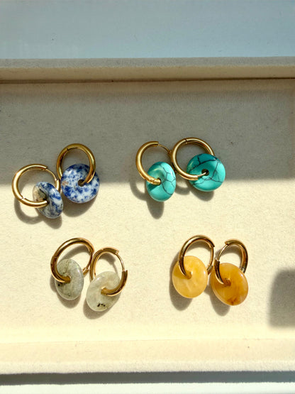 Stone Circle – Gold-plated hoop earrings with natural stone donut pendants – handmade