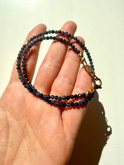Happy Pearls No. 11 – Saphir Halskette mit Süßwasserperle – handgefertigt