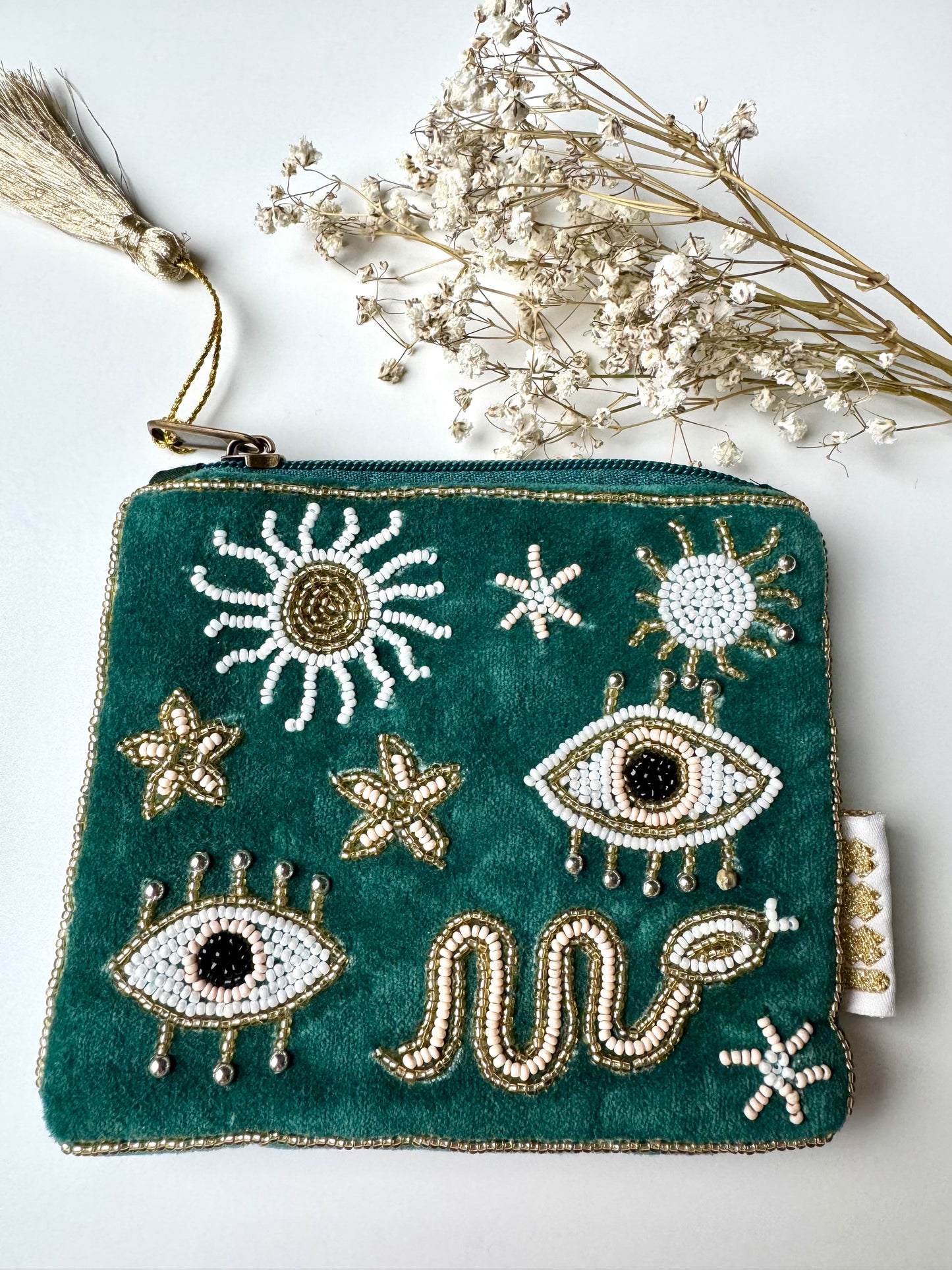 Handgefertigte Perlen-Täschchen mit Liebe zum Detail – stilvolle Auswahl