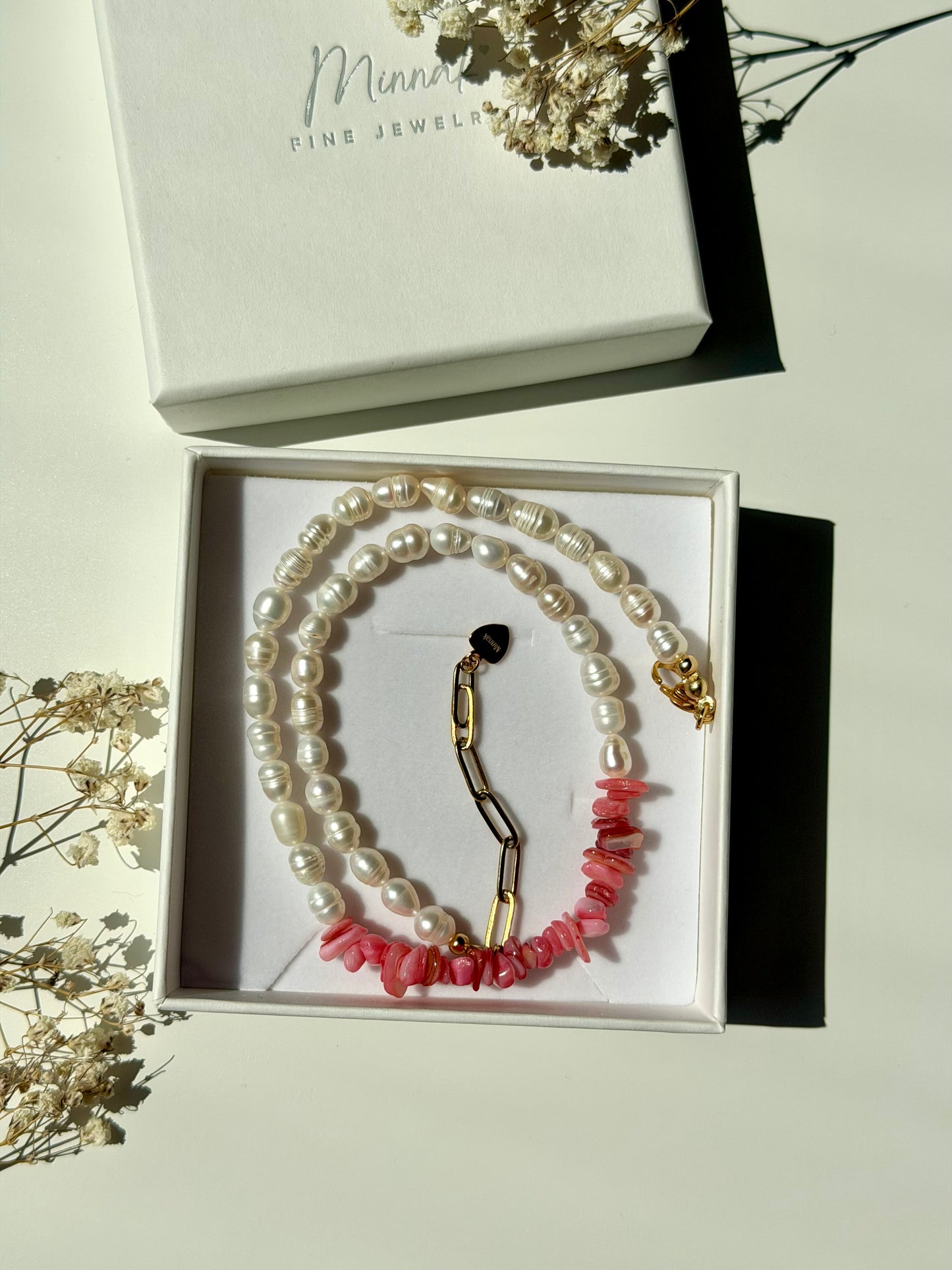 Rose Pearl – Muschelperlen Halskette mit Süßwasserperlen handgefertigt