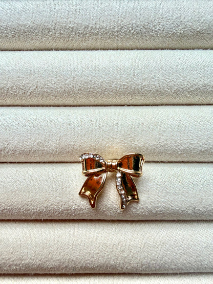 Broschen – Vergoldete Anstecker mit verspielten Motiven