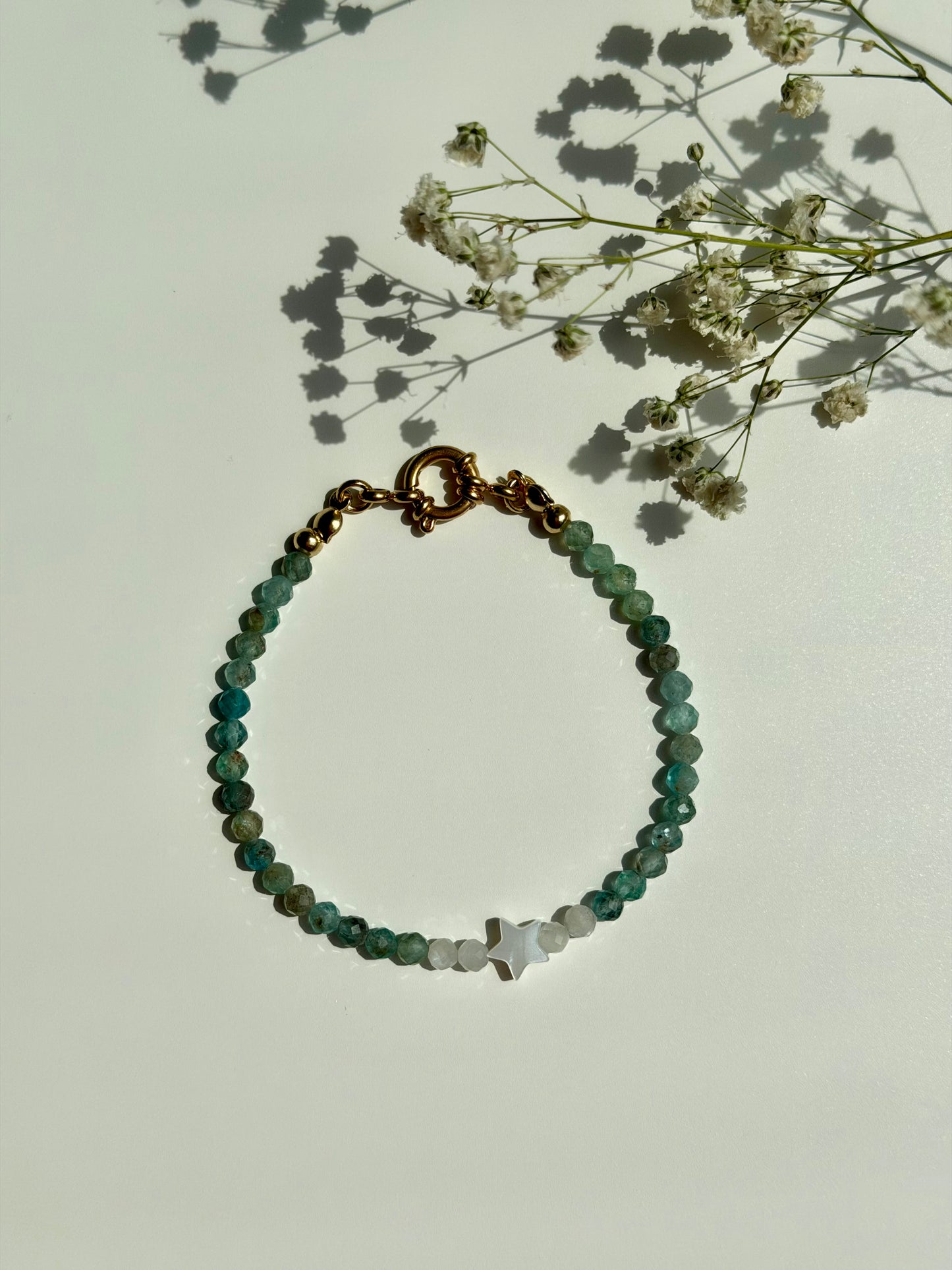 Sea Star Armband mit Aquamarin, Mondstein & Muschelstern – handgefertigt