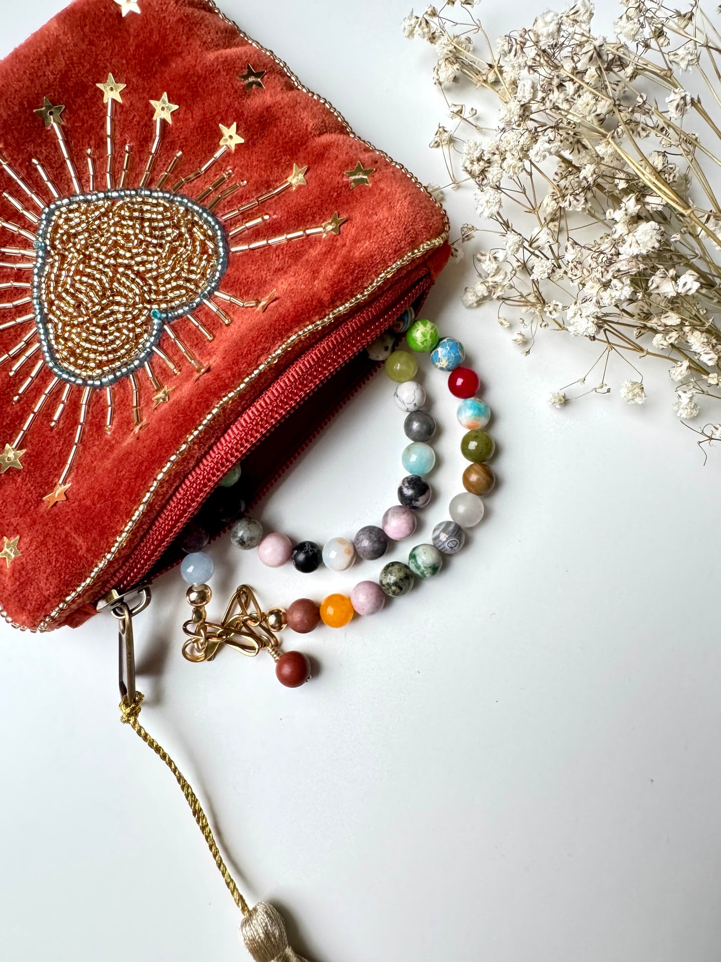 Handgefertigte Perlen-Täschchen mit Liebe zum Detail – stilvolle Auswahl