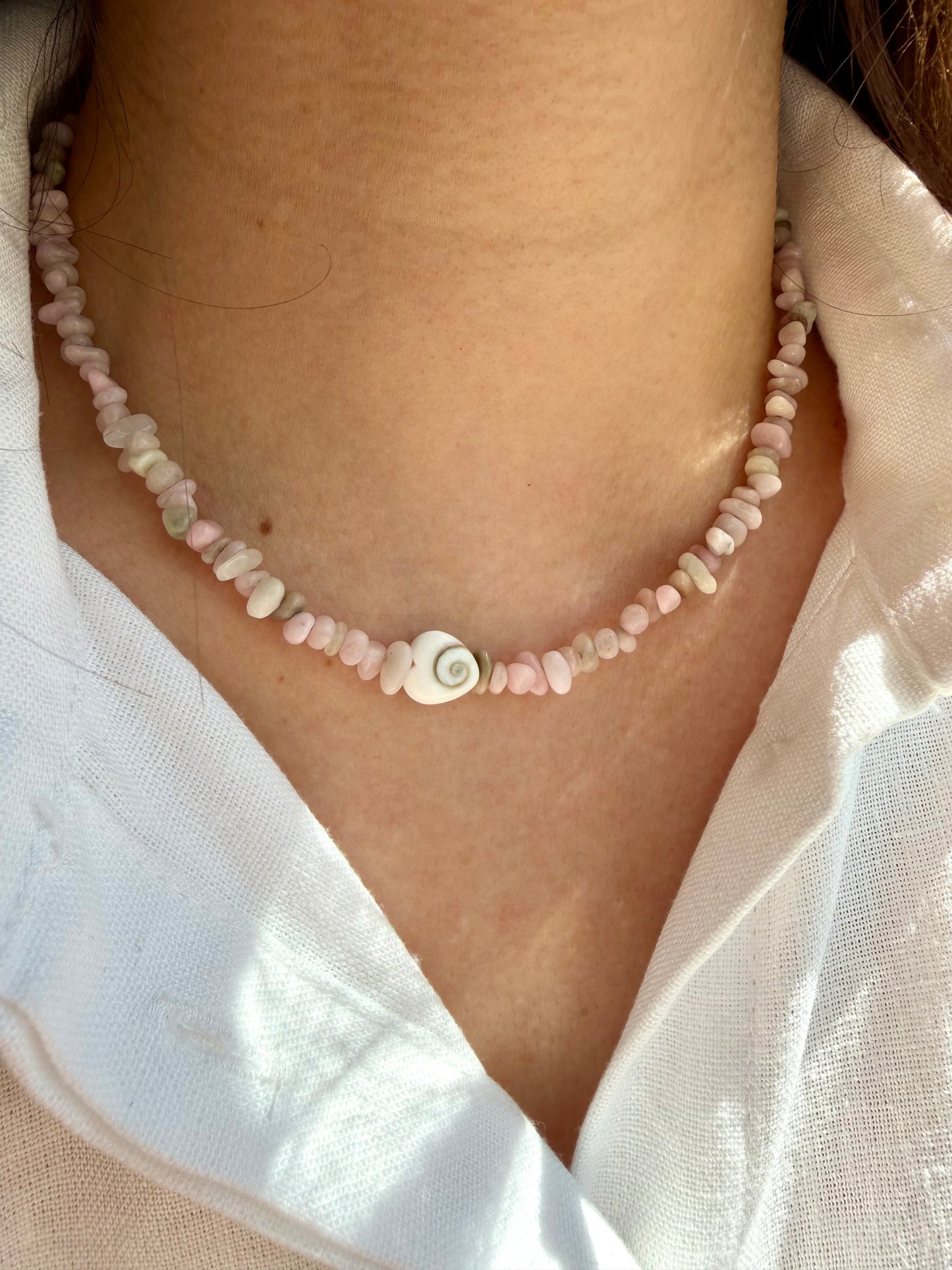 Shiva Eye – Halskette mit Opal Natursteinen & Shiva Auge Muschel – handgefertigt