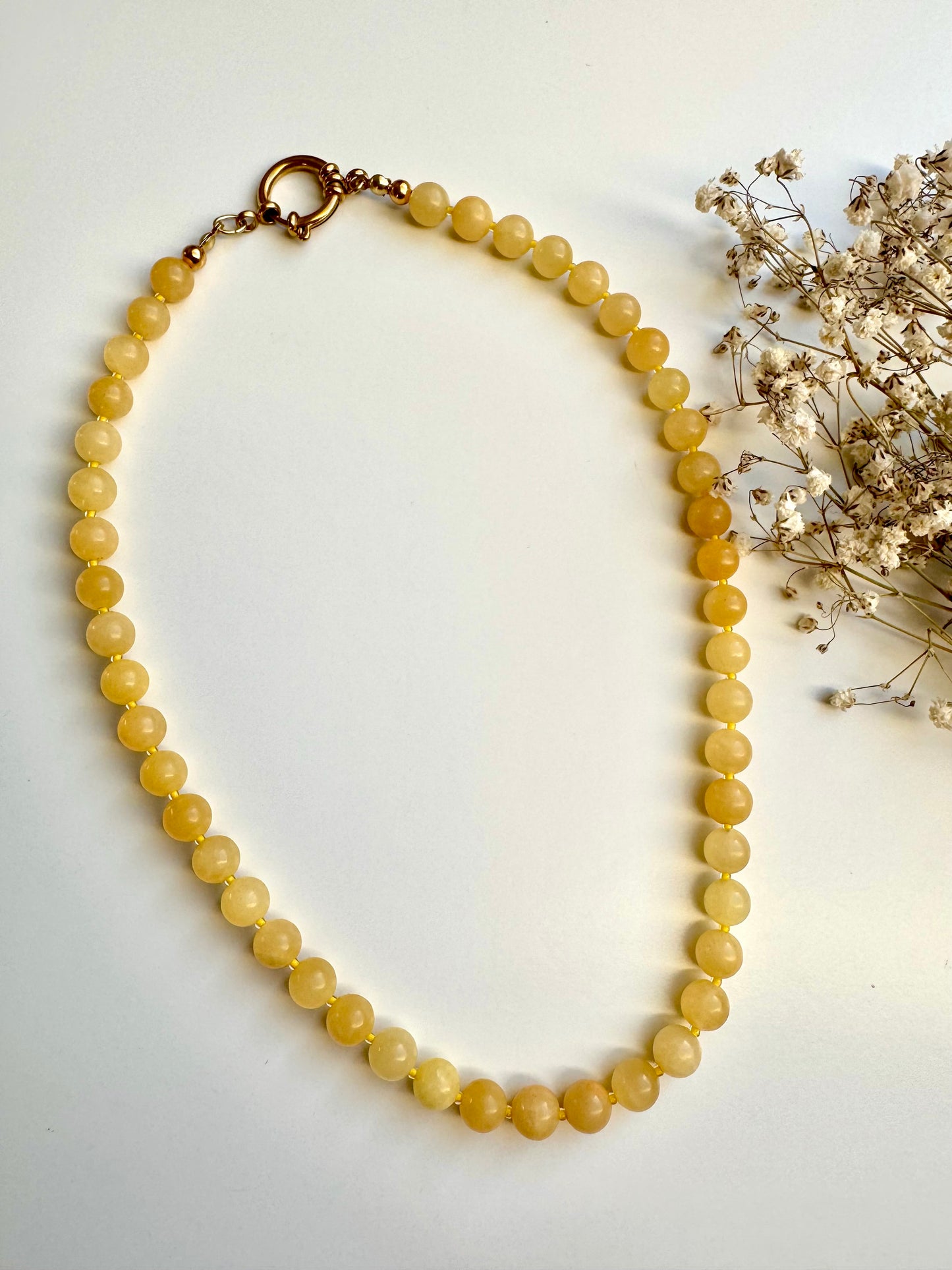 Halskette mit Honig-Perlen & Süßwasserperlen-Anhänger – handgefertigt