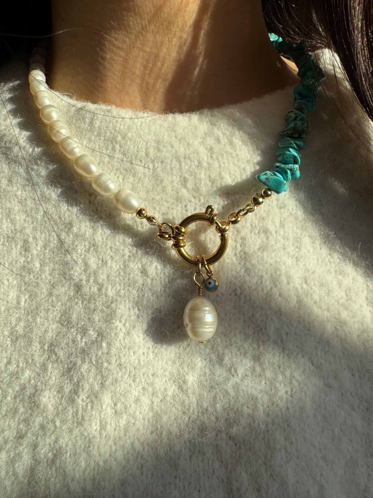 Süßwasserperlen-Kette mit Türkis-Splittern & Barock & Nazar-Anhänger