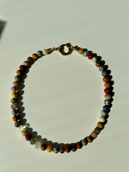 Earth Muse – Edelstein Halskette mit Jaspis, Achat & Natursteinen – handgefertigt
